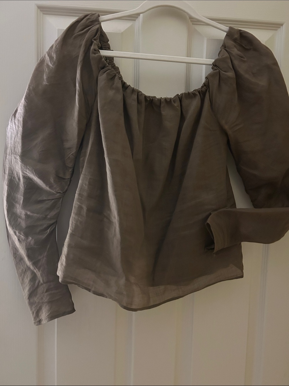 FRAME linen Off-Shoulder Puff Sleeve Top in olive green